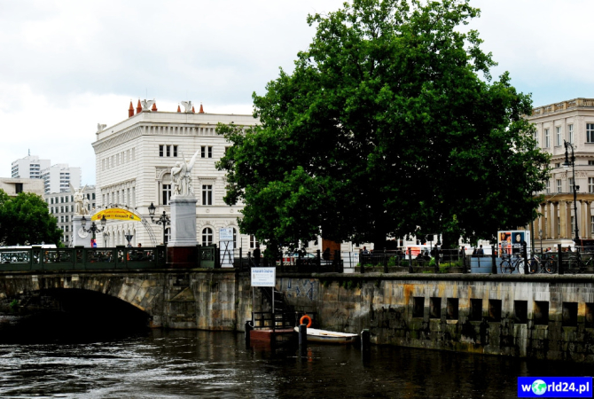 Europa-Niemcy-Berlin-Kurfürsterdamm-2011 (3)