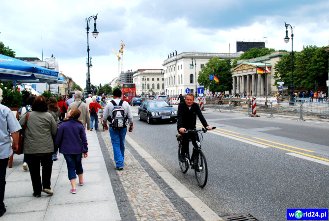 Europa-Niemcy-Berlin-Kurfürsterdamm-2011 (3)