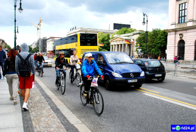 Europa-Niemcy-Berlin-Kurfürsterdamm-2011 (3)