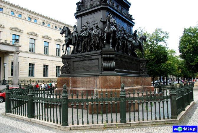 Europa-Niemcy-Berlin-Kurfürsterdamm-2011 (3)