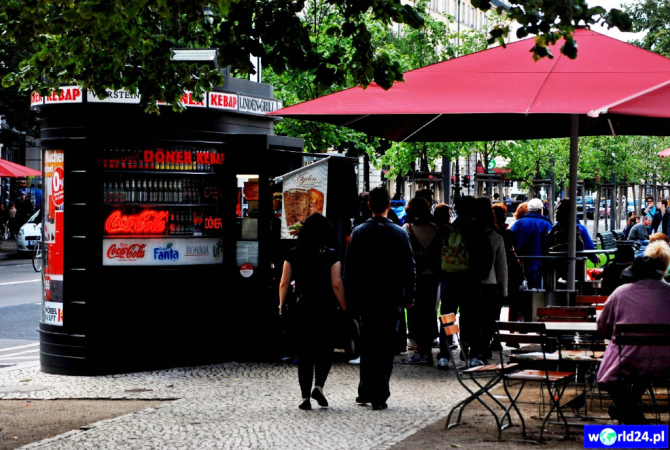 Europa-Niemcy-Berlin-Kurfürsterdamm-2011 (4)