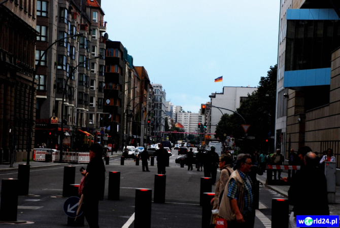 Europa-Niemcy-Berlin-Kurfürsterdamm-2011 (4)