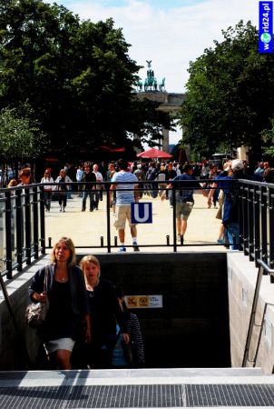 Europa-Niemcy-Berlin-Brama Brandenburska-2011