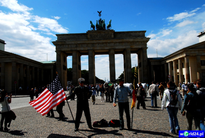 Europa-Niemcy-Berlin-Brama Brandenburska-2011