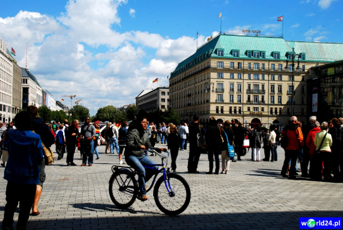 Europa-Niemcy-Berlin-Brama Brandenburska-2011