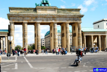 Europa-Niemcy-Berlin-Brama Brandenburska-2011