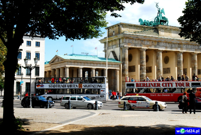 Europa-Niemcy-Berlin-Brama Brandenburska-2011