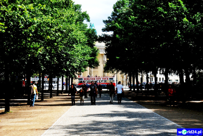Europa-Niemcy-Berlin-Brama Brandenburska-2011