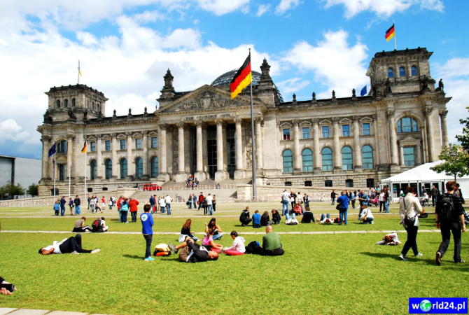 Europa-Niemcy-Berlin-Reichstag-2011