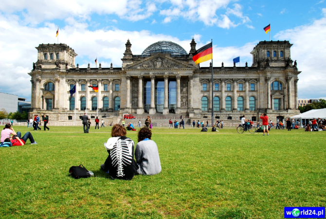 Europa-Niemcy-Berlin-Reichstag-2011