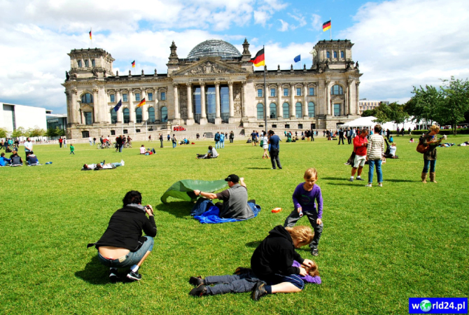 Europa-Niemcy-Berlin-Reichstag-2011