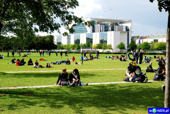 Europa-Niemcy-Berlin-Reichstag-2011
