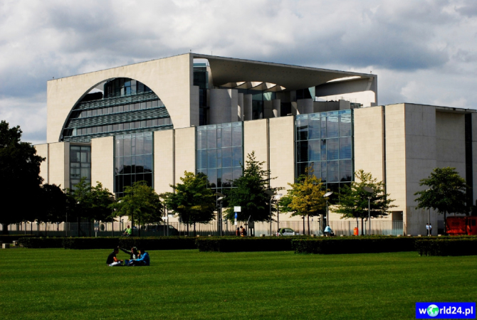 Europa-Niemcy-Berlin-Reichstag-2011