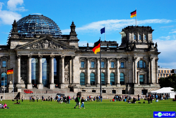 Europa-Niemcy-Berlin-Reichstag-2011
