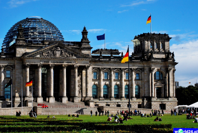 Europa-Niemcy-Berlin-Reichstag-2011 (2)