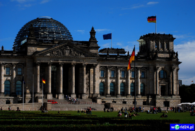Europa-Niemcy-Berlin-Reichstag-2011 (2)