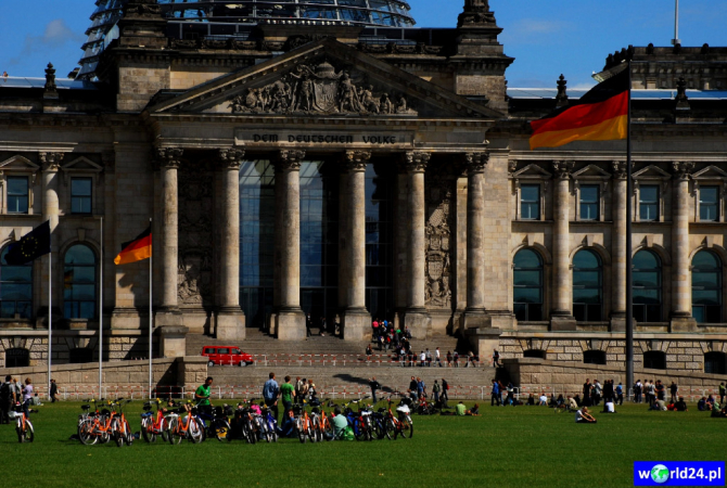 Europa-Niemcy-Berlin-Reichstag-2011 (2)