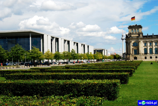 Europa-Niemcy-Berlin-Reichstag-2011 (2)