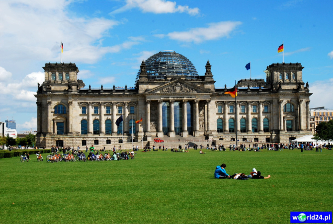 Europa-Niemcy-Berlin-Reichstag-2011 (2)