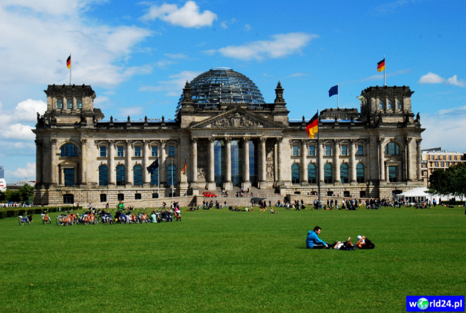 Europa-Niemcy-Berlin-Reichstag-2011 (2)