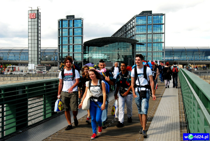 Europa-Niemcy-Berlin-Hauptbahnhof-2011