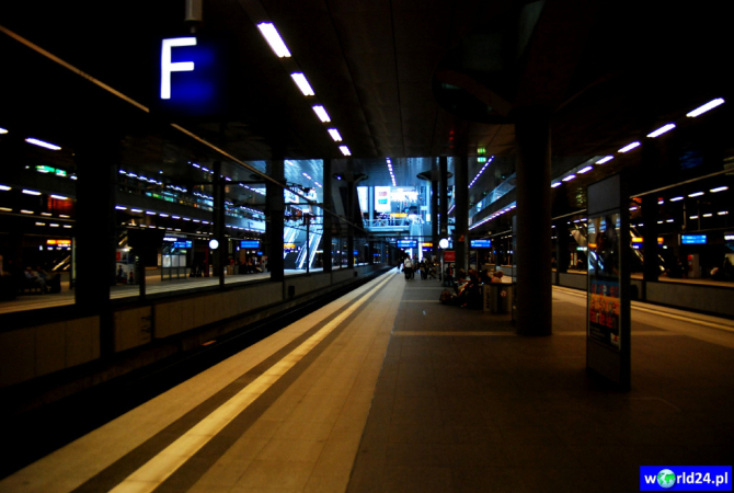Europa-Niemcy-Berlin-Hauptbahnhof-2011